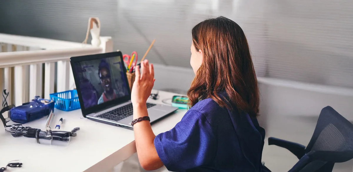 student in virtual class